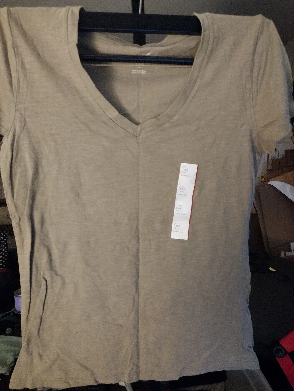 NWT Universal Thread Women’s V-Neck Short Sleeve Tee in Tan XS